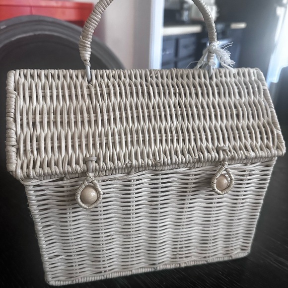 Rattan Dollhouse Basket - Picture 3 of 6